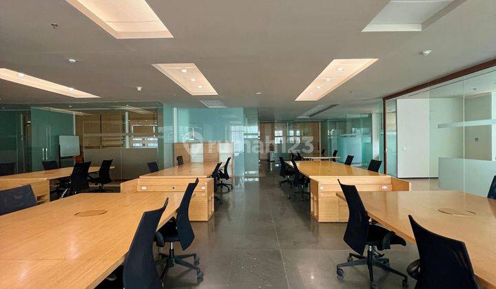 Office Space di EQUITY TOWER BUILDING  1