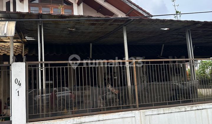 Rumah Hoek Green Garden Jakarta Barat.