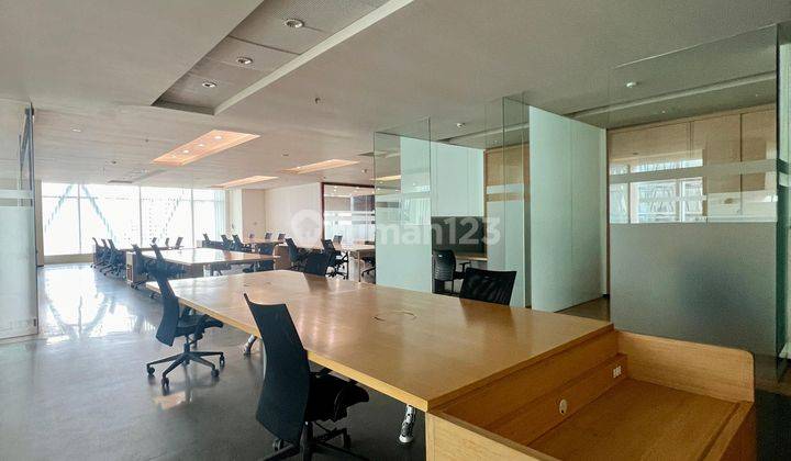 Office Space di EQUITY TOWER BUILDING  2