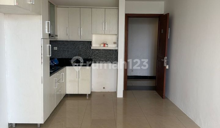 Cheap Rental, Tidy 3-Bedroom Paladian Apartment 2