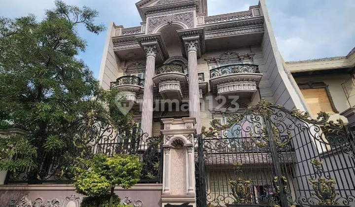 For Sale Classic Model Luxury House In PIK Design Davinci