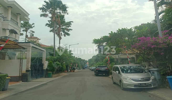 Dijual Rumah Hoek Minimalis di Bukit Gading Villa 2
