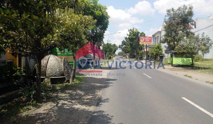 Rumah Dijual Di Jalan Kediri - Warujayeng, Rumah Diapit 2 Tokoarea Ramai, Ada 4 Kamar Tidur 2