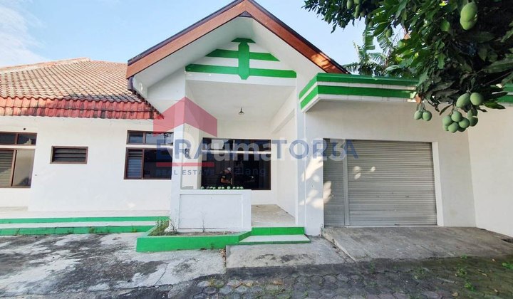 Dijual Rumah Pinggir Jalan Raya Muncar. Dekat Beberapa Kantor Bank, Koramil, Minimarket, Berbagai Usaha Dan Kuliner. Cocok Untuk Tempat Tinggal Maupun Usaha 2