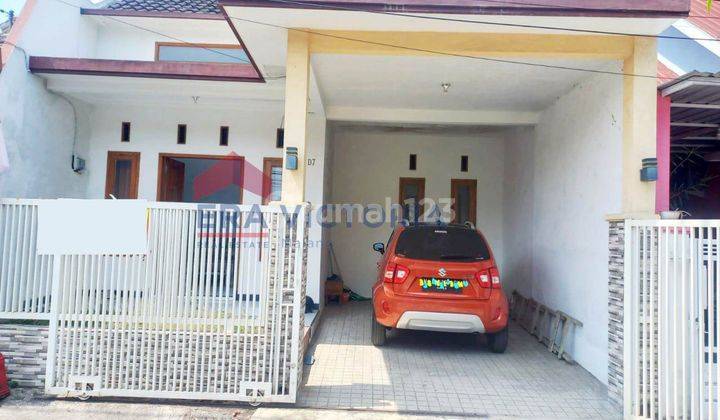 DIJUAL Rumah Sawojajar 1 KM dari gerbang Tol Kota Malang Dekat SMK 6, SMK Telkom, 400 Meter dari Velodrom Kawasan Kuliner, Carport Lebar, Selangkah SMPN 21 Dekat Tempat Ibadah Kota Malang
 1