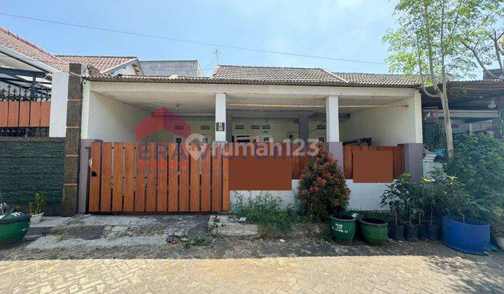 Dijual / Disewakan  Rumah One Gate System Lokasi Hunian Tenang & Nyaman Dekat Pasar Gadang, Area Persekolahan (sdn 3 Kebonsari, Sdn 2 Kebonsari) Akses Jalan Lebar Kota Malang
 1