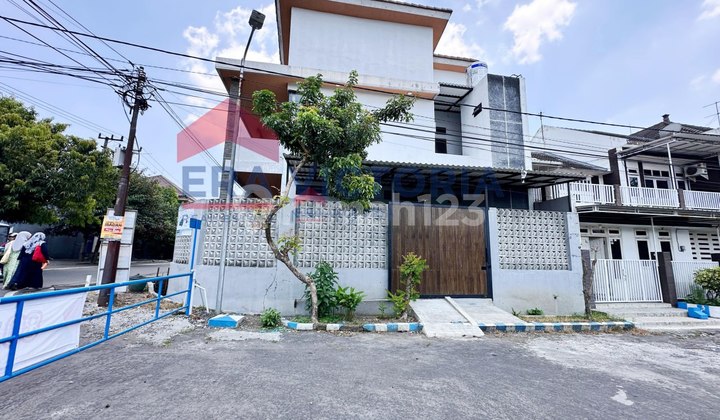Corner House for Sale, Excellent Condition, Ready to Occupy, Quiet and Comfortable Area, Near Sulfat Culinary, Puri Bunda Hospital, Easy Access to City Center 2