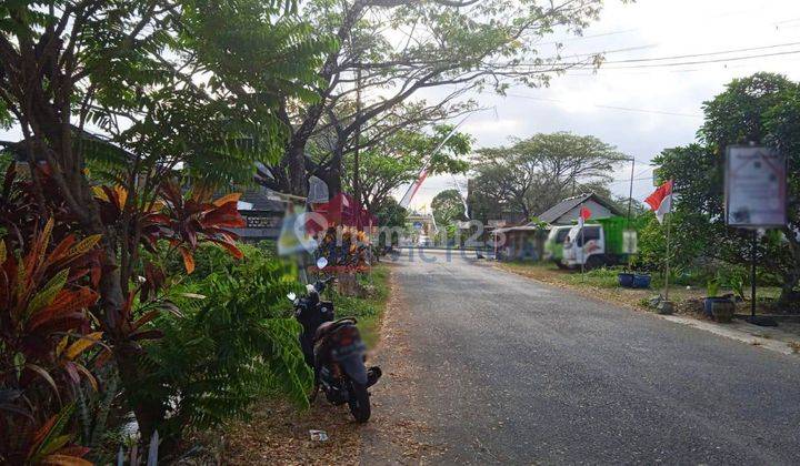 Tanah DIJUAL Di Kawasan Mojosari, Kepanjen, Malang. Ada pagar batako mengelilingi tanah dan ada pintu besi. Selangkah ke jalan lingkar barat Kepanjen dan 1km ke jalan raya Mojosari Kepanjen 2