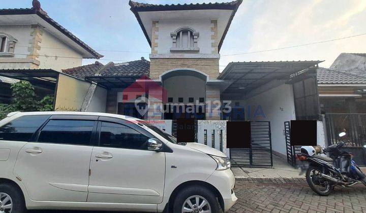 DIJUAL/DISEWAKAN rumah di perumahan dengan 1 Gerbang Utama, dengan kelebihan sebagai berikut:
1. Rumah dengan 3 kamar tidur
2. Perumahan yg dilengkapi tempat ibadah Masjid
3. Berada di seberang Perumahan PBI/Araya
4. Dekat Kantor Pengadilan Negeri, dekat  1