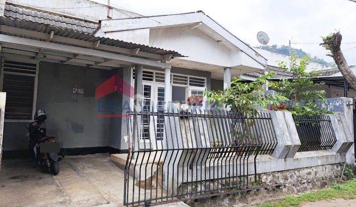 Rumah Dijual di Flamboyan Batu, Area Favorit dekat Resort Jambuluwuk, Pemandian Songgoriti, Lokasi Tenang Kota Batu  1