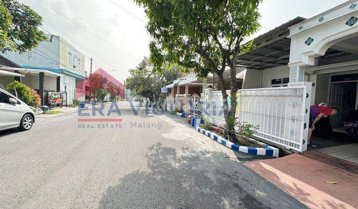 DIJUAL Rumah Kondisi Sangat Terawat di Daerah Sulfat, Lokasi Strategis, Row Jalan sangat Lebar, Lokasi Nyaman dan Aman, Dekat RS Puri Bunda, Akses Mudah Ke Bandara, Tol Malang, Terminal 
 2