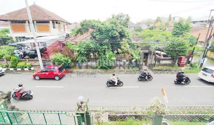 House for sale in Gatot Subroto area, Dangin Puri Kaja, North Denpasar

Selling Points:
1. To Living World Mall 2.5km (8 minutes)
2. To Renon Plaza or Renon government area 7km (16 minutes)
3. From the main road Gatot Subroto it's only 300 meters
4. To the area 2