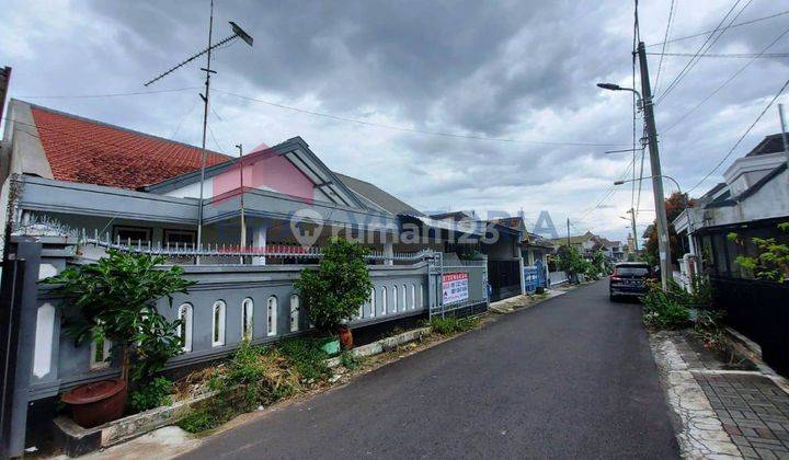 Rumah DISEWAKAN di area Gunung-Gunung
Dekat Wilis & Galunggung, Lokasi sekitar banyak kantor dan pusat perdagangan
 2