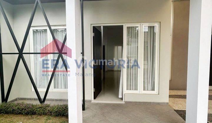 DISEWAKAN Rumah Perumahan dengan Berbagai Fasilitas Dekat Elpico Mall, Cyber Mall, Dan Malang City Point, Dekat Ma chung, Kampus UB 2, Unmer Kota Malang
Semi Furnish (Meja Makan, Sofa, 1 Kasur, 1 Lemari, AC, Waterheater) 2