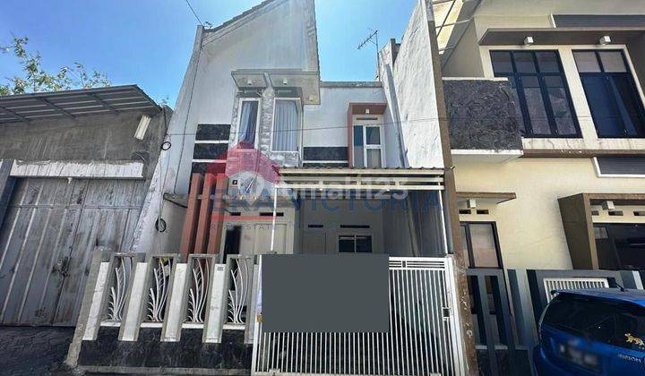 Disewakan rumah model townhouse minimalis kondisi full furnished di Royal Borobudur Regency, kondisi istimewa, dekat berbagai sekolah dan universitas ternama di Malang. 1