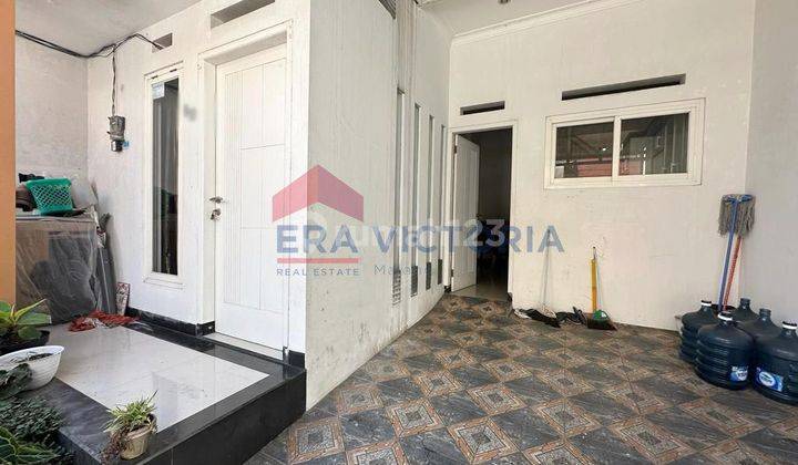 Disewakan rumah model townhouse minimalis kondisi full furnished di Royal Borobudur Regency, kondisi istimewa, dekat berbagai sekolah dan universitas ternama di Malang. 2