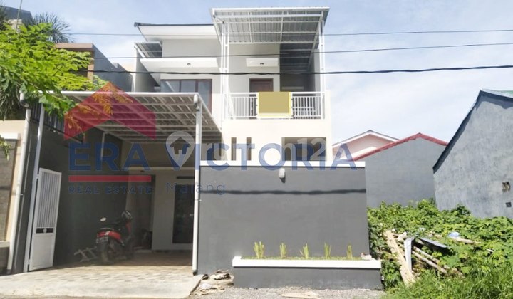 House for Sale in a Strategic Location Housing Near Al-Azhar Islamic School (Elementary, Middle, High School), Giant Supermarket, University, KFC Citraland, Citraland Housing.