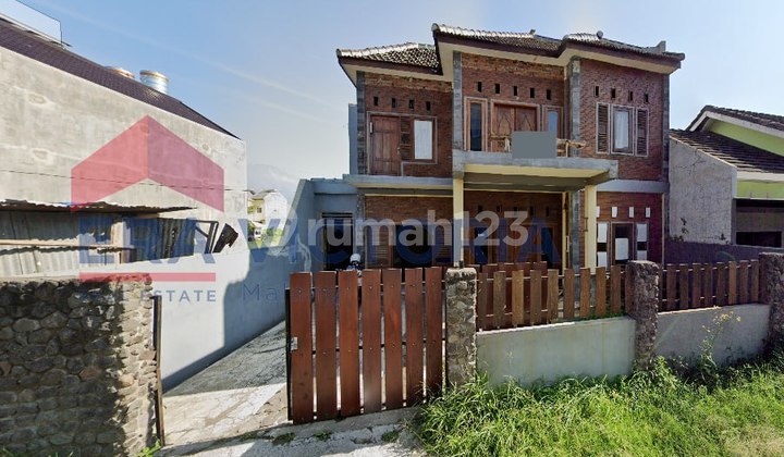 Strategic House in Boarding & Culinary Area, Near UMM & UB Campuses, Soehat Culinary Zone. Safe, Comfortable, and Cool Residential Environment. Ideal for Personal Residence or Student Boarding Business Investment. Easy Access to City Center, Dining, and Public Facilities. Strategic House in Boarding & Culinary Area, Near UMM & UB Campuses, Soehat Culinary Zone. Safe, Comfortable, and Cool Residential Environment. Ideal for Personal Residence or Student Boarding Business Investment. Easy Access to City Center, Dining, and Public Facilities.