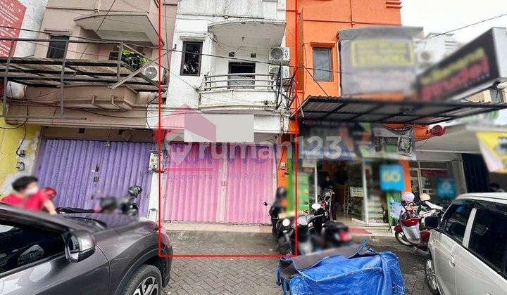 For Sale/Rent: 2-Story Shophouse in Soekarno Hatta Business and Culinary Area. Busy and Strategic Location for Business, Office, Culinary, and More. 2