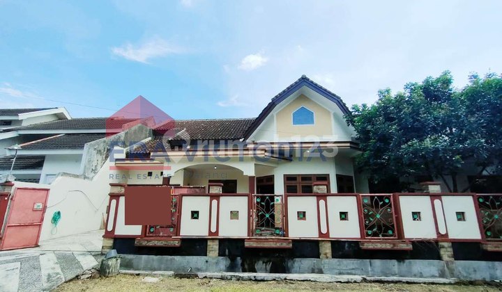House for Sale in Blimbing Area Near Ub Campus, Polinema, Abm, Culinary Center, Soehat. Features a Prayer Room (Open Space Room, No Door), 1 Warehouse, Terrace, Suitable for Investment, Residence 2