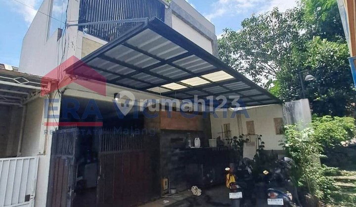 House for Sale in Lowokwaru Area Near St. Joseph's High School, Vocational School 5, Sabilillah High School, Suhat, Brawijaya University Campus, Quiet, Safe, Comfortable Area. Bonus Water Heater, Air Conditioning. 2