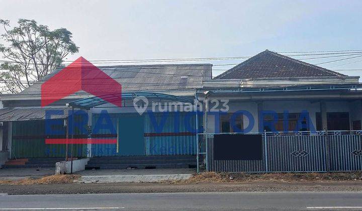 Dijual Dan Disewakan Rumah Beserta 2 Toko Di Raya Kediri - Kertosono, Papar, Kediri. Dibawah 2 Toko Ada Bungker.kawasan Pinggir Jalan Ramai. Cocok Untuk Usaha Dan Tempat Tinggal 1