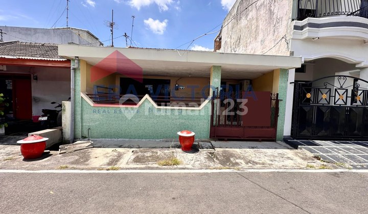 House for Sale Location in Front of Shared Parking Lot with Car Access, Comfortable Atmosphere, Densely Populated Area. 2 Rooms Merged into 1 Large Room 2