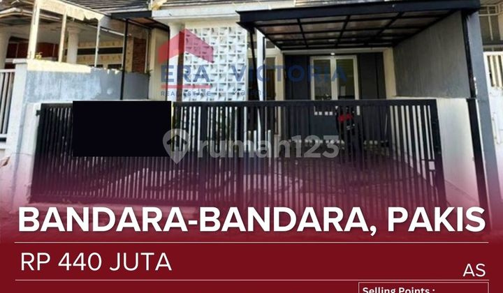 Dijual Rumah Siap Huni Dilokasi Super Strategis Hanya Beberapa Menit ke Bandara Abdurrahman Saleh. Dekat Lingkungan Perumahan Nyaman & Asri, Jalan Lingkungan Luas, Akses Mobil Sangat Mudah, Rumah Ini Sangat Cocok untuk Keluarga Kecil, Investasi, atau Dise