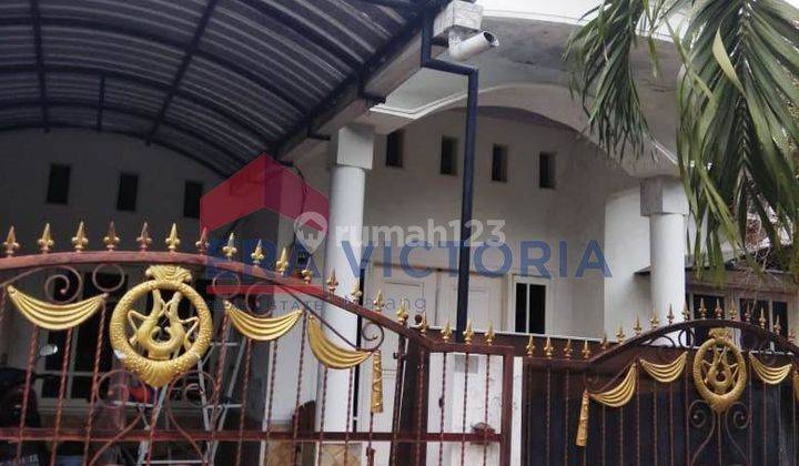 Rumah Dijual Di Griya Intan Asri, Dermo, Mojoroto, Kota Kediri. Di Depan Rumah Ada Arena Bermain Anak. 500 Meter Dari Pintu Masuk Kompek Perumahan. Ada Kamar Mandi Dalam Dan Gudang, 700 Meter Ke Pabrik Gula Meritjen 2