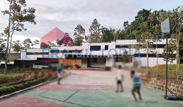 Villa Quiet Location Cool Mountain Breeze Easy Access Mountain View Suitable for Accommodation, Retreat, Family Villa Near Selolapis Waterfall and Sigolo-golo Cave