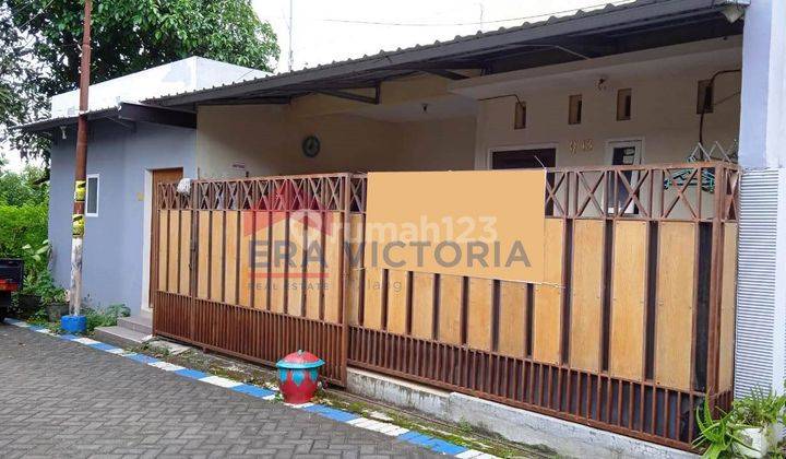 Dijual Rumah Kost Dan Usaha Laundry Di Perumahan Taman Landungsari Indah, Lokasi Nyaman Dekat Berbagai Kampus, Masih Terdapat Sisa Tanah Yang Luas, Bisa Untuk Pengembangan Kost. Kondisi Kos Aktif Dan Lengkap Furnish, Tinggal Melanjutkan Usaha
 1