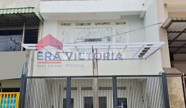 3-Story Rental House Suitable for Business, Office, Residence Location in Jodipan Area Near Pasar Besar, Kebalen Market, Old Town Station. Semi-Furnished (3 AC) 3-Story Rental House Suitable for Business, Office, Residence Location in Jodipan Area Near Pasar Besar, Kebalen Market, Old Town Station. Semi-Furnished (3 AC)