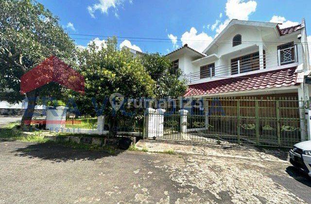 Dijual Rumah 2 Lantai Di Bukit Dieng Kondisi Terawat
 1