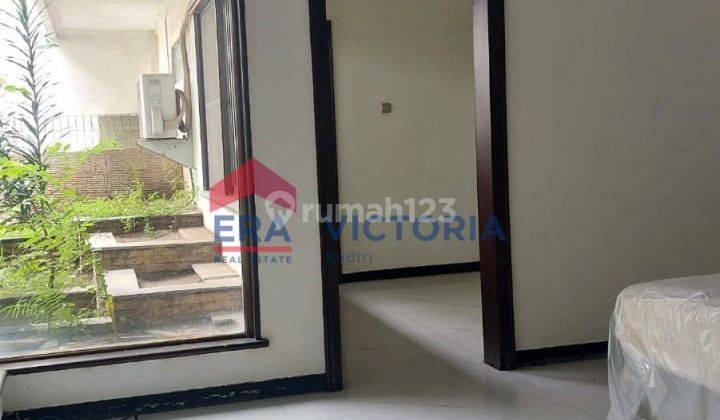 Disewakan Rumah Terletak Di Mayor Bismo Kota Kediri, Full Furnished, Bisa Digunakan Sebagai Perkantoran, Akses Jalan Raya 2