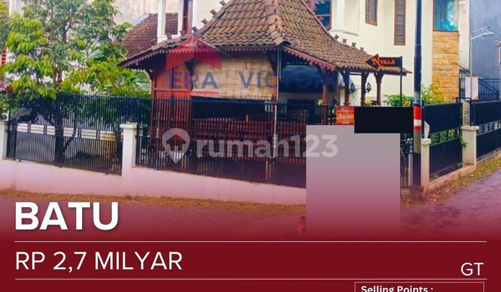 Vila di Jalan Abdul Gani Atas, Kota Batu, Berlokasi Strategis di Tengah Kota dengan Udara Sejuk dan Lingkungan Nyaman. Sangat Potensial untuk Vila atau Perhotelan karena Dekat Alun-Alun Kota Batu, Museum Angkut, Jatim Park, serta Pusat Kuliner dan Fasilit