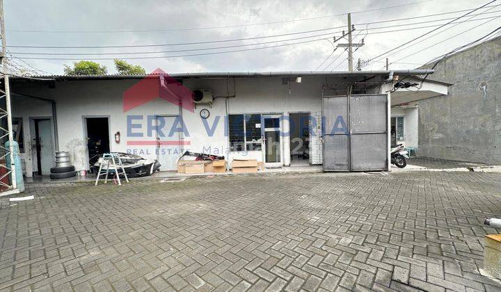 Lokasi Depan Perumahan Srimaya, Strategis Ditepi Jalan Ramai, Area Banyak Perumahan Ruang Usaha Ex Bengkel Beserta Perlengkapannya, Bisa Langsung Dipakai Usaha Salon Mobil Atau Usaha Lainnya. Hitungan Tanah, Bisa Dibangun Ruko 10 Unit Lebar 4 Meter 2