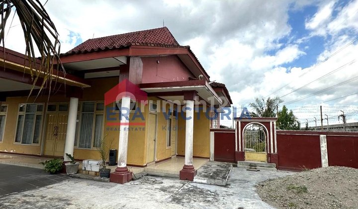 Dijual Rumah Mewah Dengan Halaman Luas Siap Huni Di Jalan Poros Kota Blitar Bonus Cctv