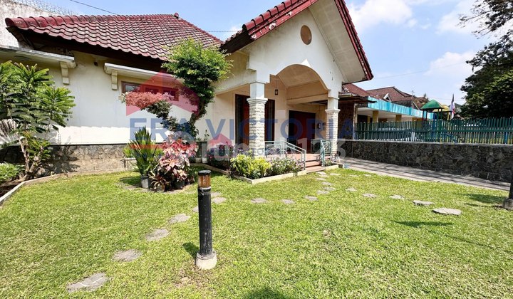 Rumah Jual Lokasi Strategis Kawasan Sekolahan, Kuliner, Dan Bisnis Akses Mudah Dalam Kota Malang. Ada 1 Ruang Kerja, Ada Pavilion : 2 Lt, 3kt, 2km 2