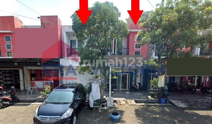 For Sale: 2 Shop Houses in Nganjuk City Center Near the Town Square with Spacious Parking Access and Wide Roads 2