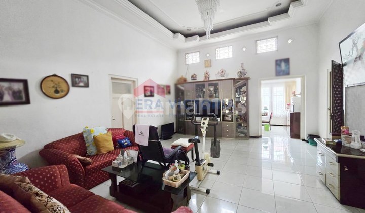 Classic Colonial Style House for Sale in a Favorite Area of Malang, Well-Maintained Condition, Ideal for Residence, Business, and Investment 2