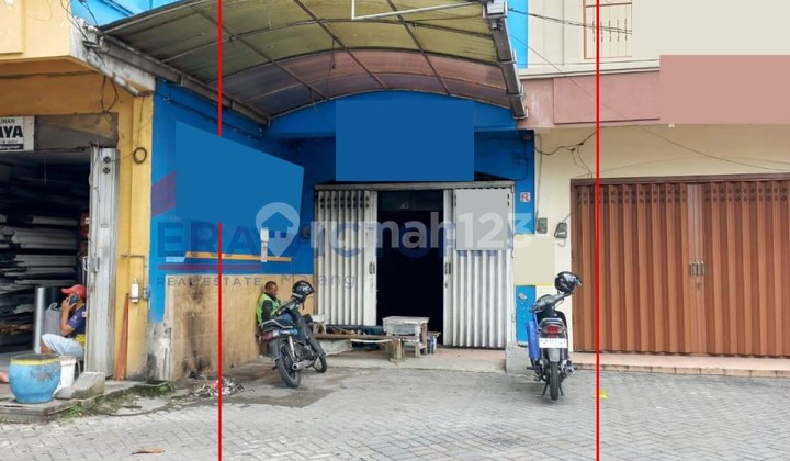 Shop House for Sale in Blimbing Area, Located on Provincial Road Axis. Shop House for Sale in the Blimbing Area with a Very Strategic Location on the Provincial Road Axis, Featuring Easy Access and Busy Traffic Flow. The Property Position is Highly Potential for Various 2