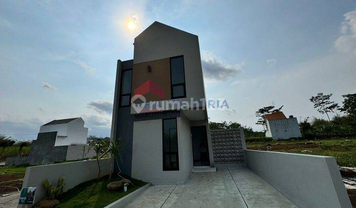 Dijual Rumah Dengan Bangunan Modern Scandinavian Japandi Untuk Hunian Nyaman Keluarga Lokasi Strategis Dekat Cybermall, Malang City Point, Unmer & Supermarket. Fasilitas Lengkap Terdiri Dari Masjid, Security System, Wifi, Green Environment 

tipe Sky Haze 2