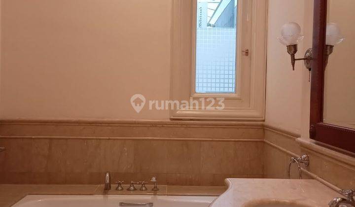 Rumah 2 Lantai Bagus , Unfurnished , SHM , Menteng Jakarta Pusat  16