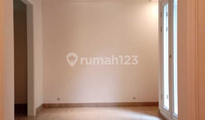 Rumah 2 Lantai Bagus , Unfurnished , SHM , Menteng Jakarta Pusat  20