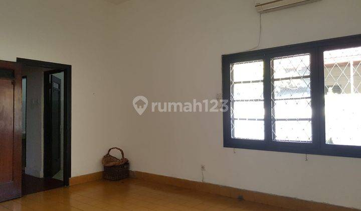 Rumah Unfurnished Lokasi Tenang , Tidak Ramai , SHM , Menteng  5