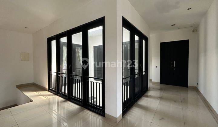  Rumah Bagus di Kemang,  SHM - Sertifikat Hak Kolam Renang Taman KuasMilik Semi Furnished 2