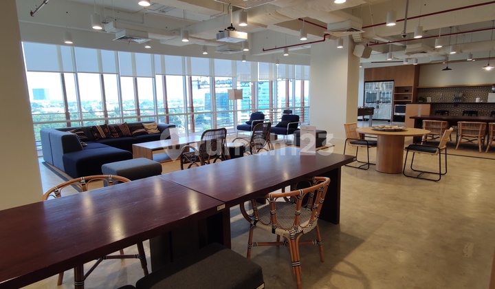 Office Unit Rental Fully Furnished 8 Pax in South Quarter near MRT