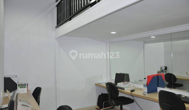 Sewa Kantor Soho Capital Luas 137 M2 Furnished Jakarta Barat 2