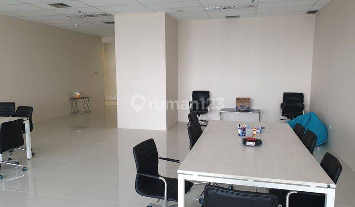 Sewa Kantor Soho Capital Luas 137 M2 Furnished Jakarta Barat 3