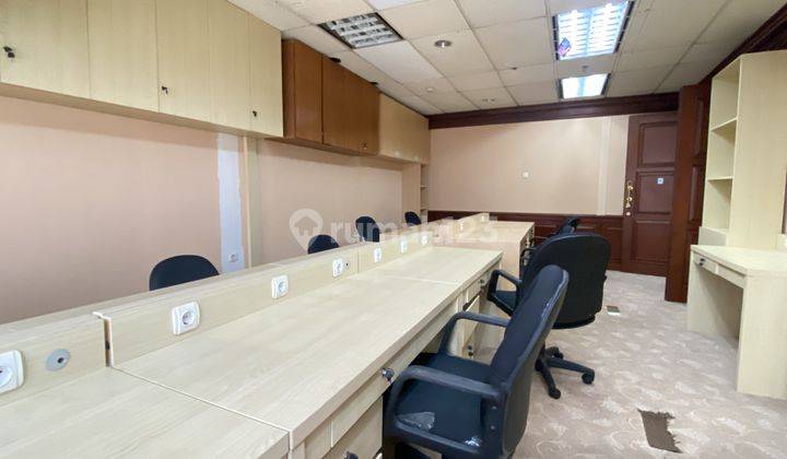 Sewa Kantor Mayapada 1 Luas 1245 M2 Furnished Strategis di Sudirman 2